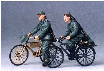 Tamiya Zwei Deutsche Soldaten mit Fahrrad