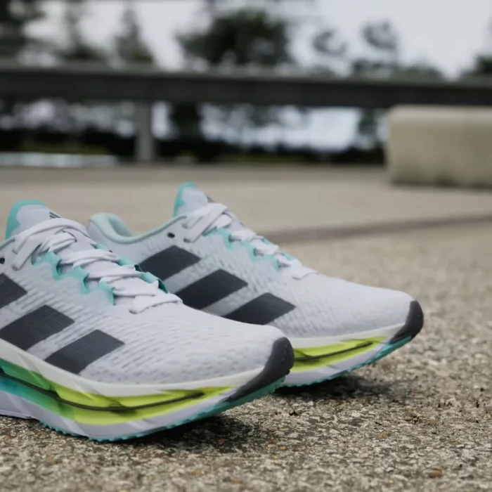 adidas Adistar Byd cloud white/night metallic/flash aqua (Damen)