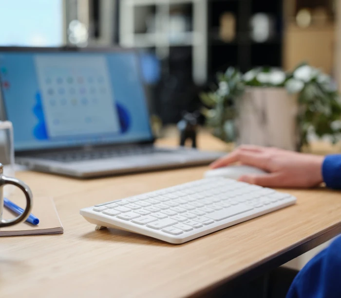 Trust Lyra Multi-Device Wireless Keyboard & Mouse Set, weiß, USB/Bluetooth, DE
