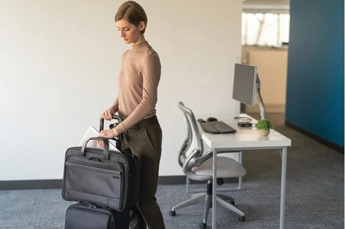 Kensington Contour 2.0 Pro 17" Laptop Tasche schwarz