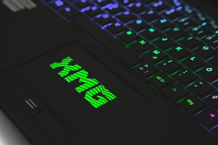 Schenker XMG P504-9EP Pro, Core i7-4710MQ, 16GB RAM, 128GB SSD, 1TB HDD, GeForce GTX 970M, DE