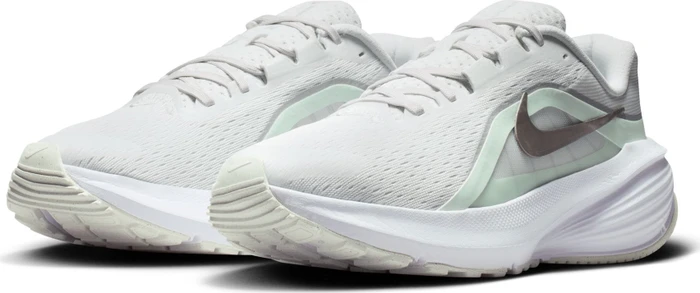 Nike Downshifter 14 off white/barely green/white/metallic silver (Damen)