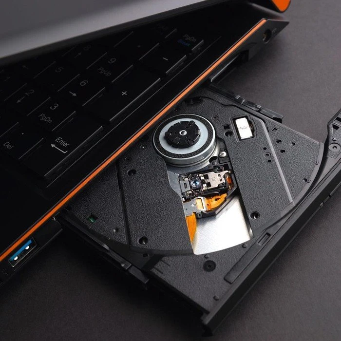 GIGABYTE P55W v4, Core i7-5700HQ, 8GB RAM, 128GB SSD, 1TB HDD, GeForce GTX 970M, DE