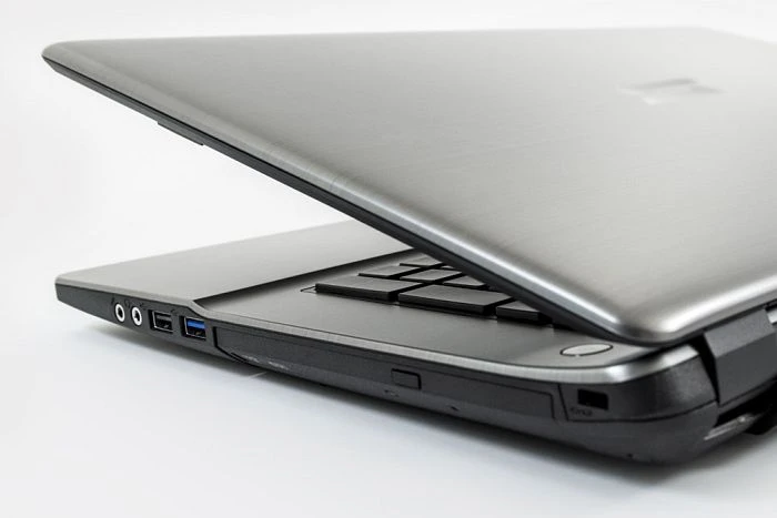 Schenker M704-4EJ, Core i7-4710MQ, 8GB RAM, 120GB SSD, 750GB HDD, GeForce GTX 850M, DE