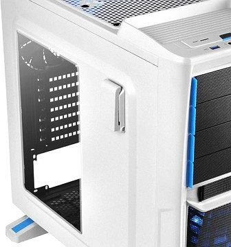 Thermaltake Chaser A41 Snow Edition, Acrylfenster