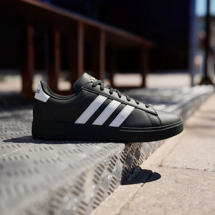 adidas Grand Court 2.0 core black/cloud white/gold metallic