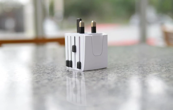 Skross World Travel Adapter MUV Micro, weiß
