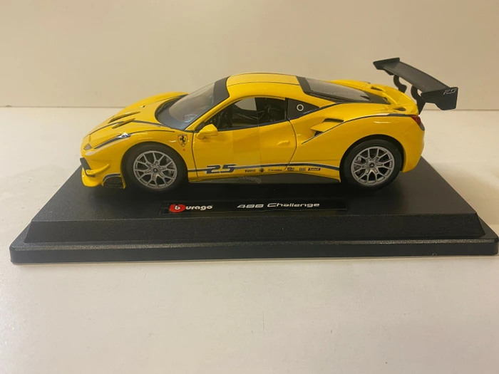 Bburago Ferrari 488 Challenge (15626307)