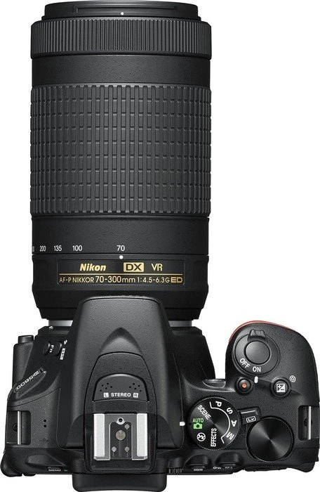 Nikon D5600 mit Objektiv AF-P DX 18-55mm 3.5-5.6 G VR und AF-P DX 70-300mm 4.5-6.3 G ED VR