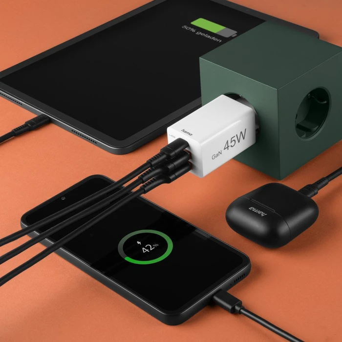 Hama GaN Schnellladegerät, USB-C/USB-A, 1x USB-C + 2x USB-A, 45W, weiß