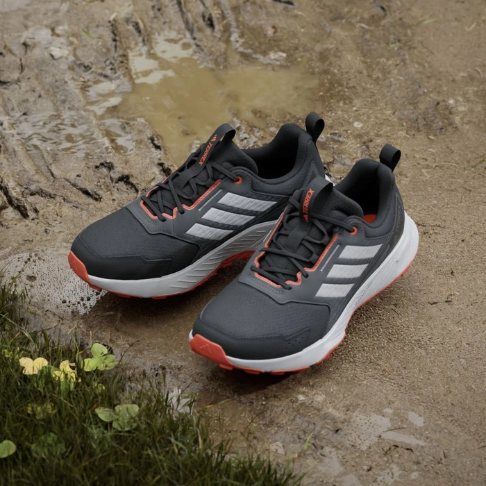 adidas Tracefinder core black/grey one/semi impact orange (Herren)