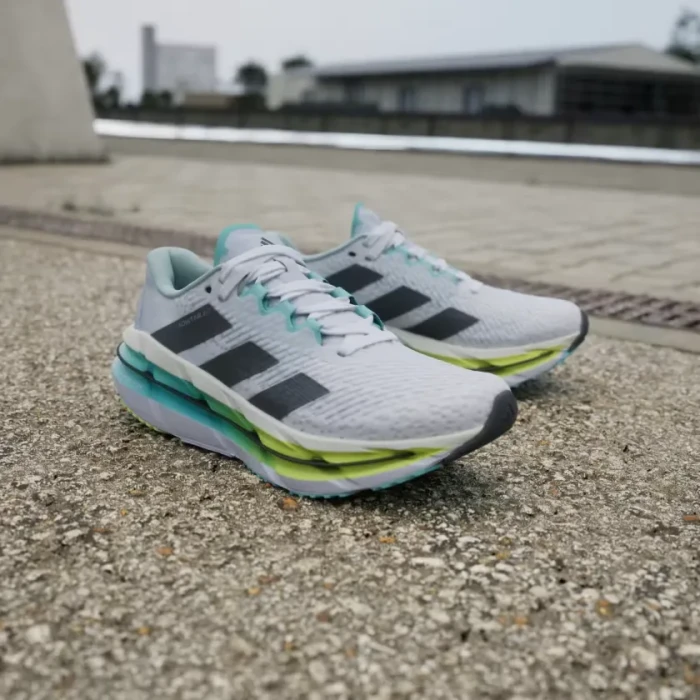 adidas Adistar Byd cloud white/night metallic/flash aqua (Damen)