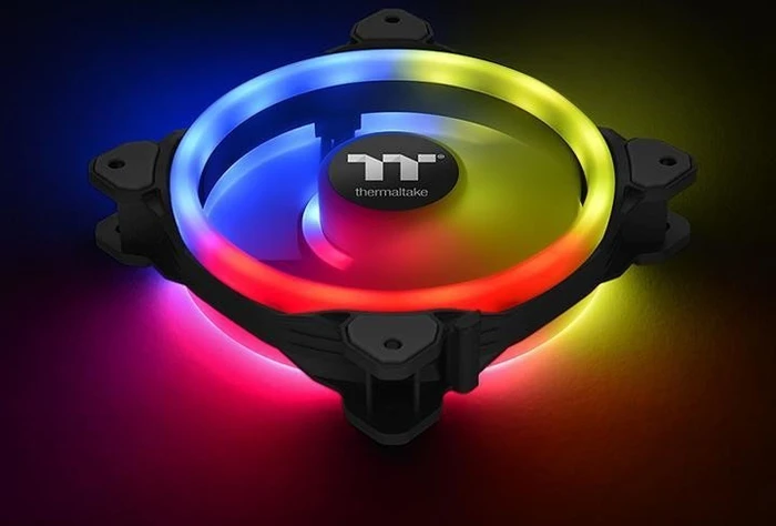 Thermaltake Riing Trio 14 LED RGB Radiator TT Premium Edition, LED-Steuerung, 140mm, 3er-Pack