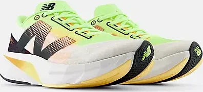 New Balance FuelCell Rebel v4 white/bleached lime glo/hot mango (Herren)