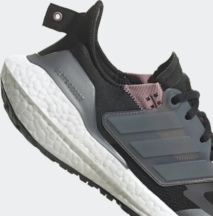 adidas Ultraboost 22 Cold.RDY core black/grey six/magic mauve (Damen)