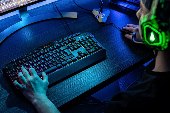 Verbatim SureFire KingPin RGB Gaming Keyboard, LEDs RGB, schwarz, USB, DE