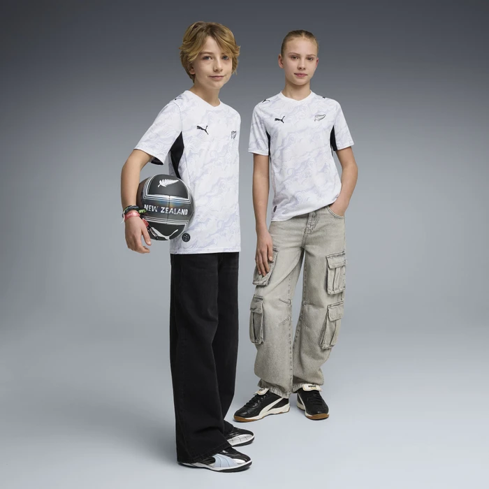 Puma FIFA WM 2026 Neuseeland Auswärtstrikot kurzarm puma white/silver mist (Junior)