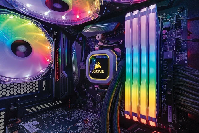 Corsair Vengeance RGB PRO weiß UDIMM 256GB Kit, DDR4-3200, CL16-20-20-38