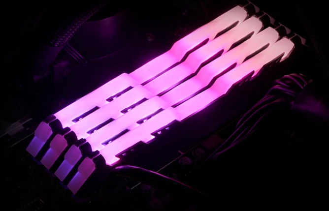 HP V8 Series RGB UDIMM 8GB, DDR4-3000, CL16-18-18-36, 1RX8
