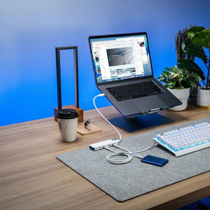 Targus HyperDrive Flex 4 USB-C Hub, USB-C 3.0 [Stecker], weiß