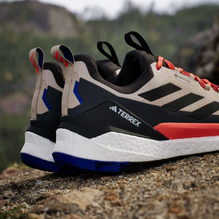 adidas Terrex Free Hiker 2.0 Low GTX wonder beige/core black/semi impact orange (Herren)