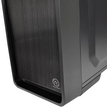 Thermaltake Urban S71, Acrylfenster