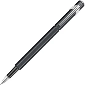 Caran d'Ache 849 schwarz lackiert, rechte Hand, mittel