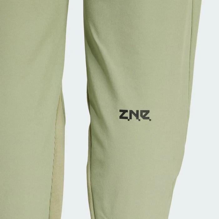 adidas Z.N.E. Woven Trainingshose lang tent green (Damen)