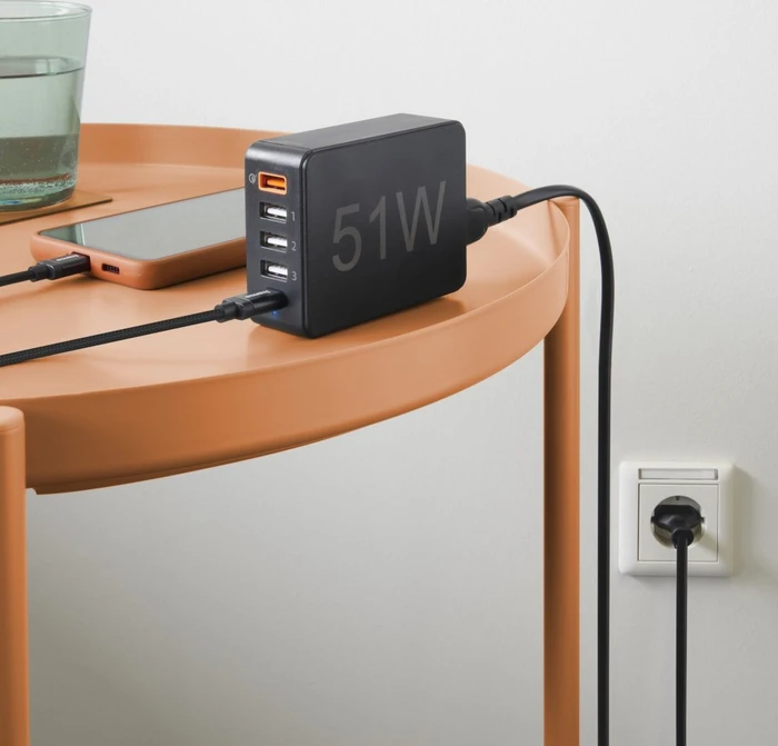 Hama Schnellladegerät 5 Ports 1x QC 3.0 3x USB-A 1x USB-C PD 51W schwarz