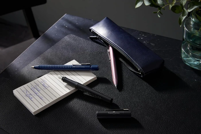 Faber-Castell Füller Grip 2011 pale rose, rechte Hand/linke Hand, mittel