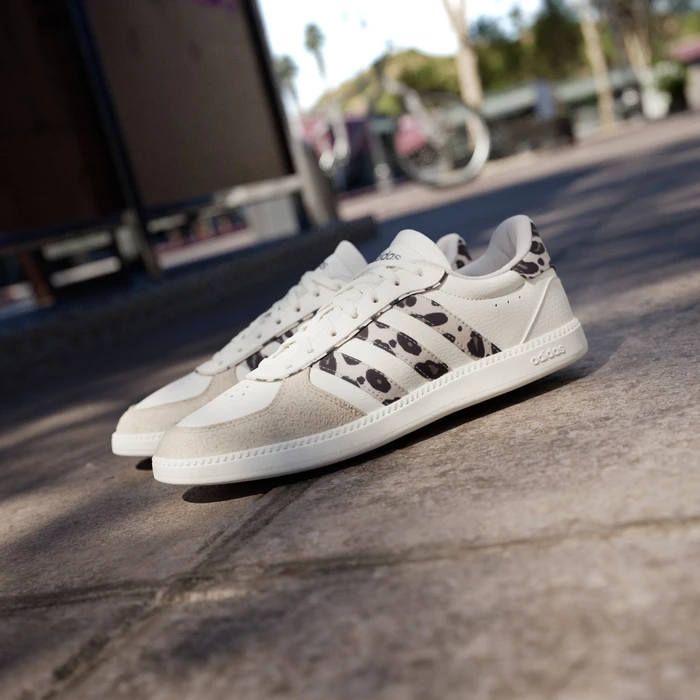 adidas Breaknet Sleek core white/crystal linen/khaki six (Damen)