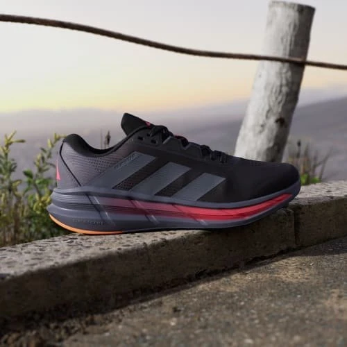 adidas Questar 3 core black/onix/lucid red