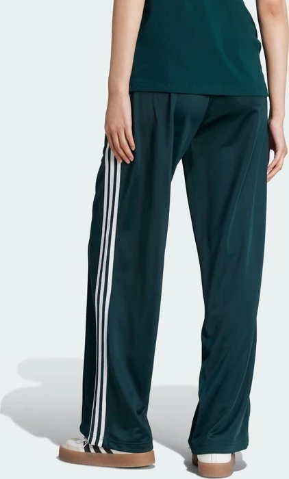 adidas Classic Firebird Loose Trainingshose lang aurora ivy/white (Damen)