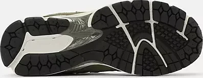 New Balance 2002R dark olivine/olivine/slate grey