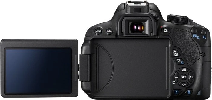 Canon EOS 700D mit Objektiv EF-S 18-55mm 3.5-5.6 IS STM