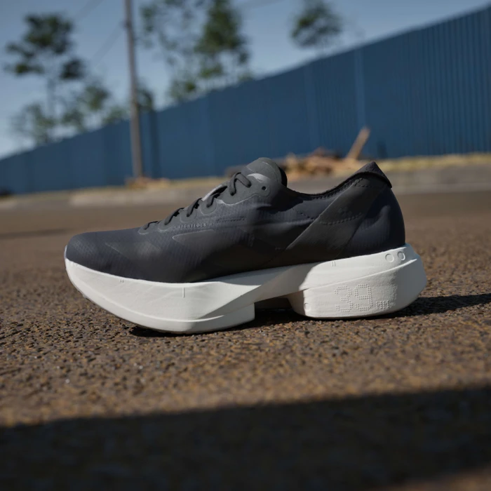 adidas Adizero Adios Pro 4 core black/grey five (Damen)