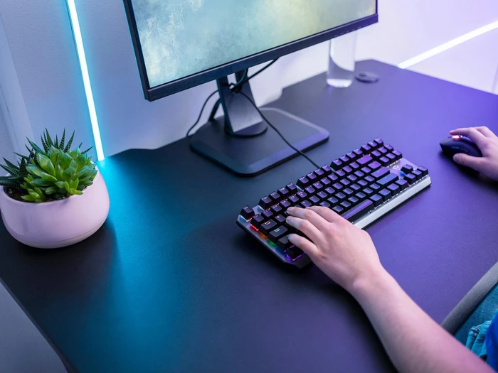 Trust Gaming GXT 834 Callaz TKL, LEDs RGB, Outemu Red, USB, DE