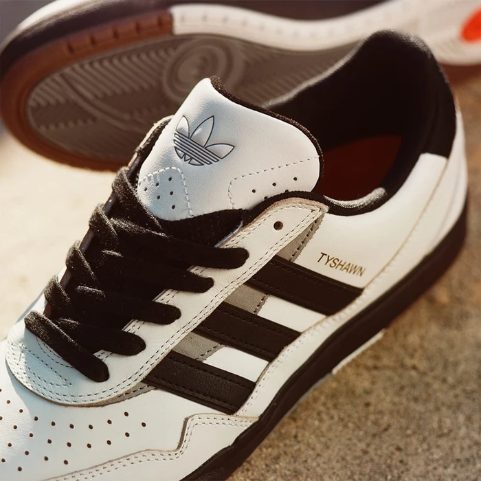 adidas Tyshawn II crystal white/core black/charcoal solid grey