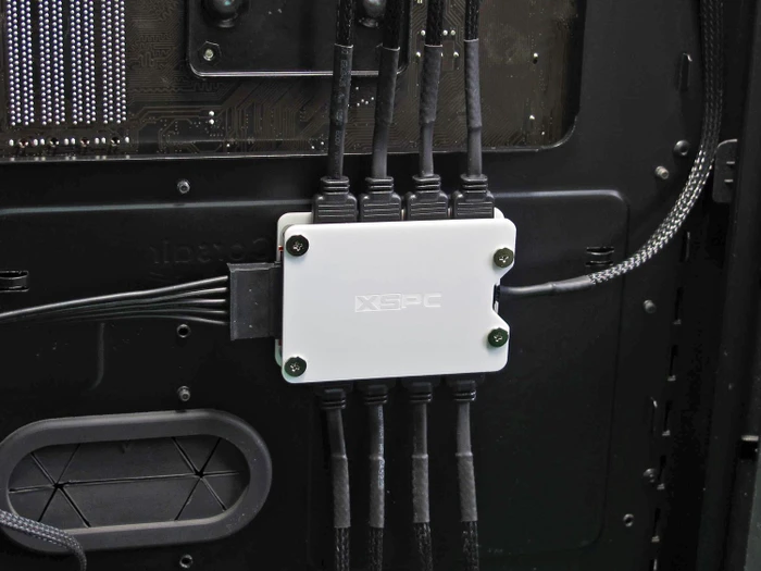 XSPC RGB Splitter Hub weiß, 12V, 4-Pin, 8-fach