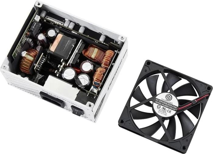 FSP Dagger Pro weiß 850W, ATX 3.1