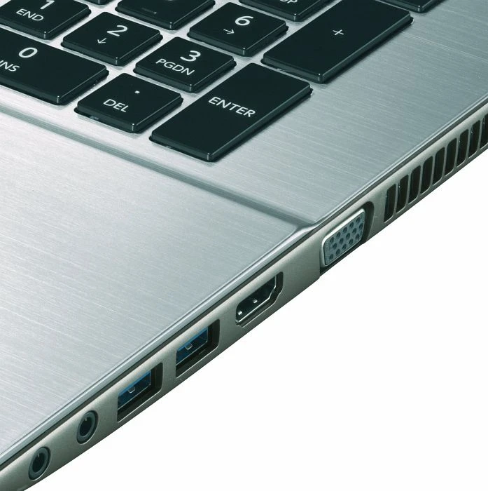 Toshiba Satellite P70-A-126, silber, Core i7-4700MQ, 32GB RAM, 256GB SSD, 3TB HDD, GeForce GT 745M, DE