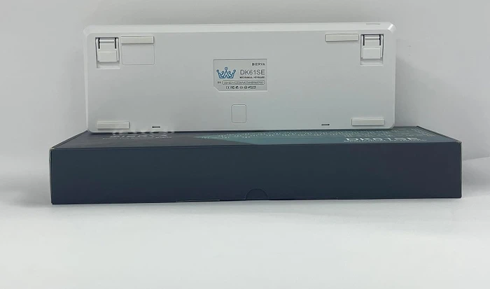 Dierya DK61SE, 60%, weiß, LEDs blau, BROWN Switches, USB, US