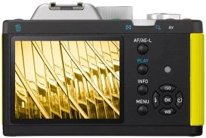Pentax K-01 gelb mit Objektiv smc DA L 18-55mm 3.5-5.6 AL und smc DA L 50-200mm 4.0-5.6 ED