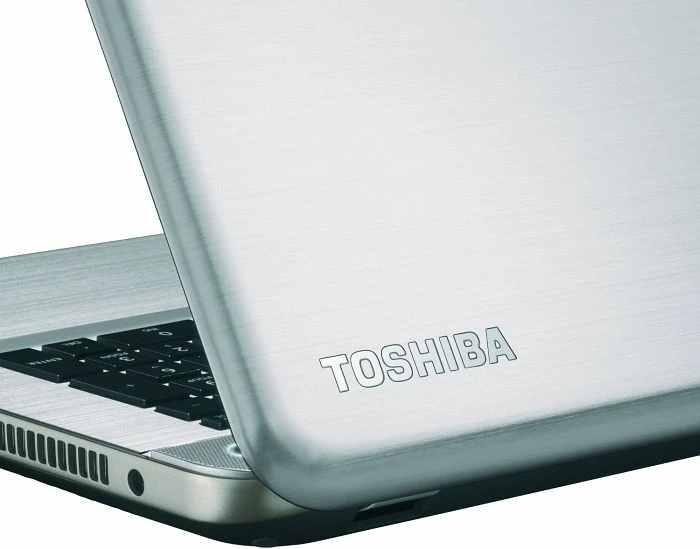 Toshiba Satellite P70-A-126, silber, Core i7-4700MQ, 32GB RAM, 256GB SSD, 3TB HDD, GeForce GT 745M, DE
