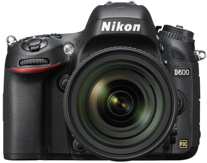 Nikon D600 mit Objektiv AF-S 24-85mm 3.5-4.5 G ED VR