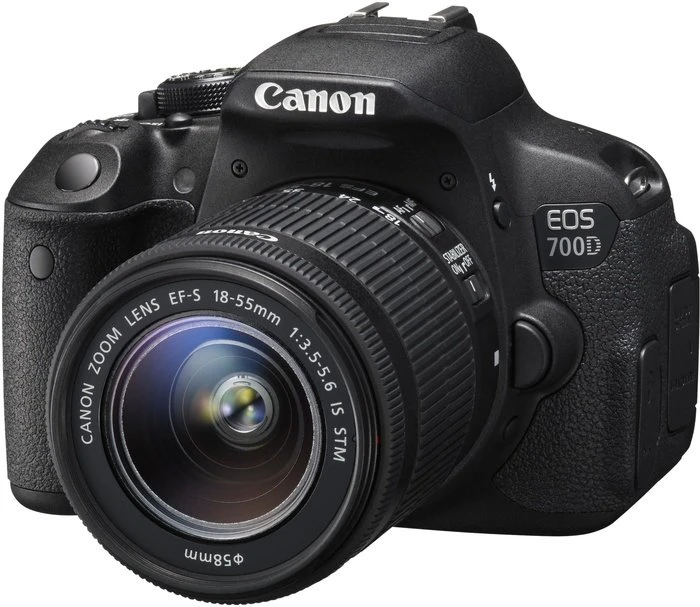 Canon EOS 700D mit Objektiv EF-S 18-55mm 3.5-5.6 IS STM