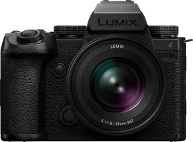 Panasonic Lumix DC-S5IIX mit Objektiv Lumix S 50mm 1.8