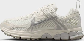 Nike Vomero 5 sail/vast grey/college grey/metallic silver (Junior)