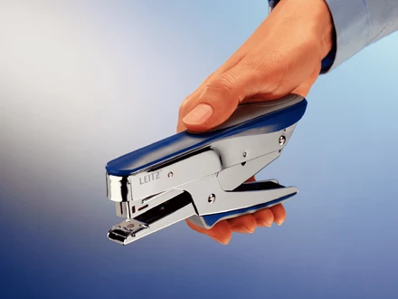 Leitz kleine Heftzange, blau/chrom (55450033) – Bild 3 von 5