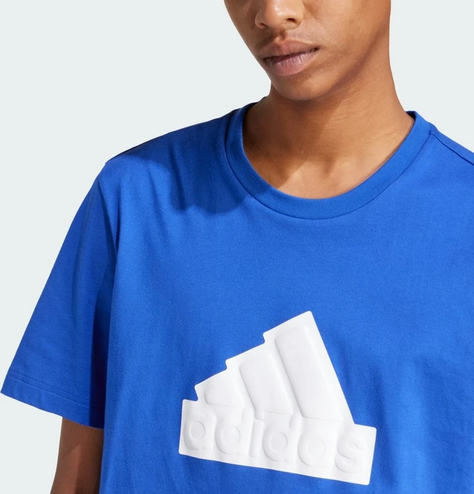 adidas Future Icons Badge of Sport T-Shirt kurzarm semi lucid blue (Herren)
